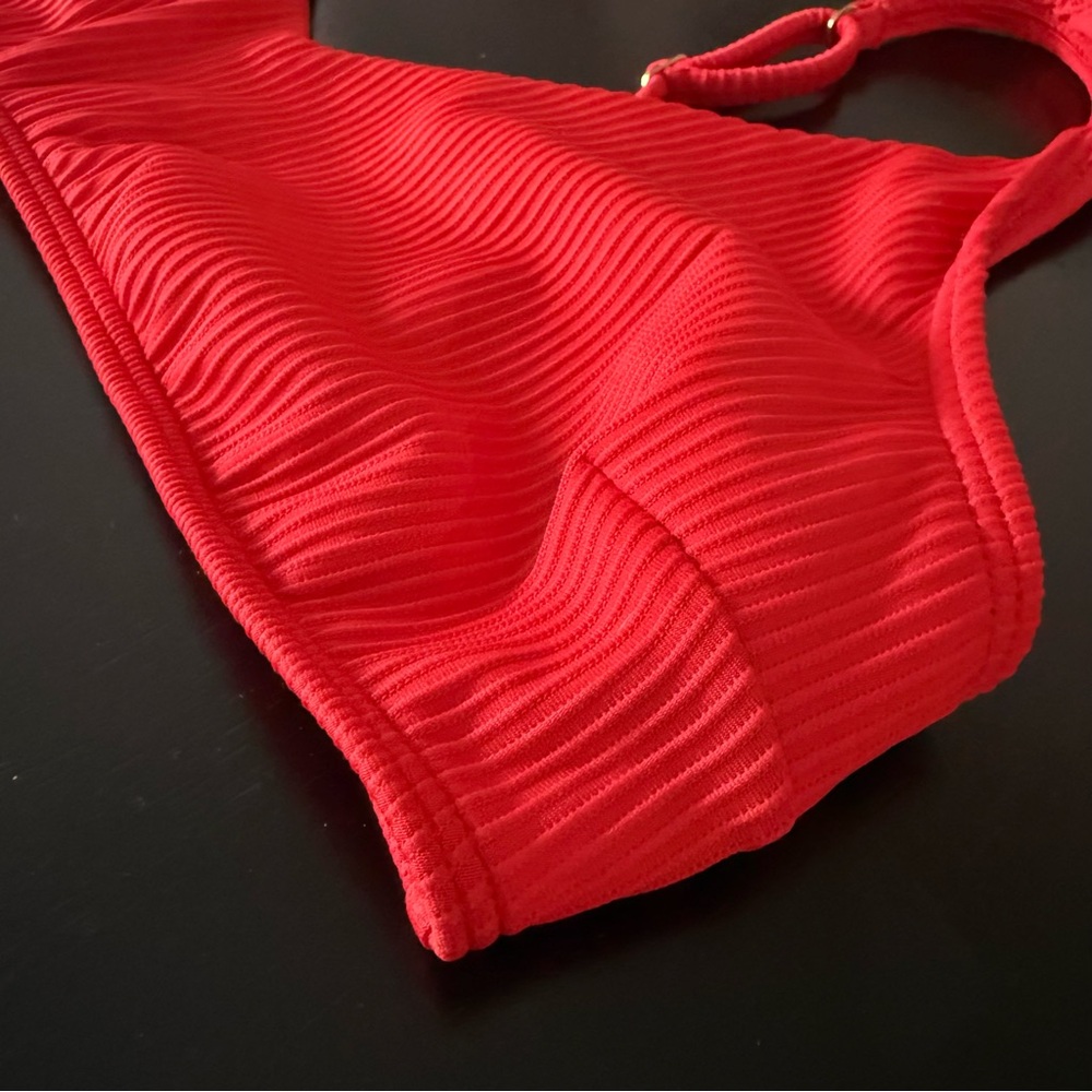 HOLLISTER - Red Ribbed Bikini Set - Picture 2 of 10